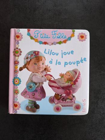 Livre cartonné Lilou joue à la poupée en bon état