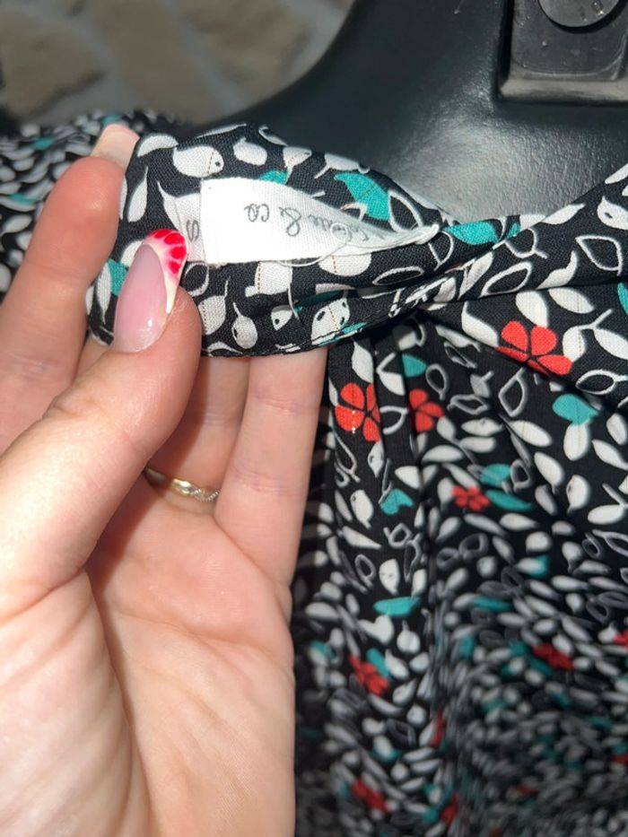 Chemisier femme taille S Noémie & Co noir à fleurs blanche et rouge - photo numéro 3