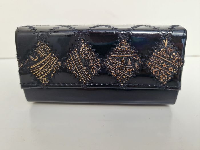 Sac Bandoulière Vintage Vernis Noir Reliefs Noirs Dorés - photo numéro 8