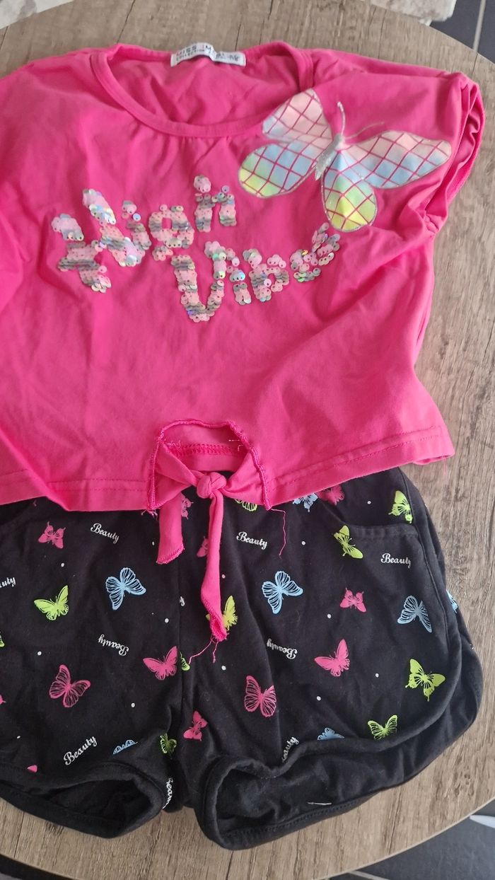 1 ensemble short t shirt