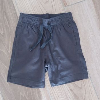 Short neuf