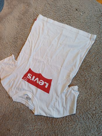 T-shirt Levi's comme neuf