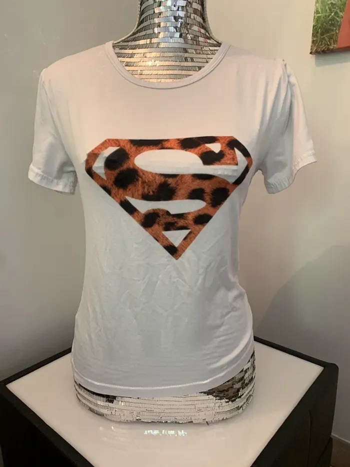 T-shirt super woman taille M