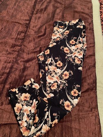 pantalon droit avec fleurs