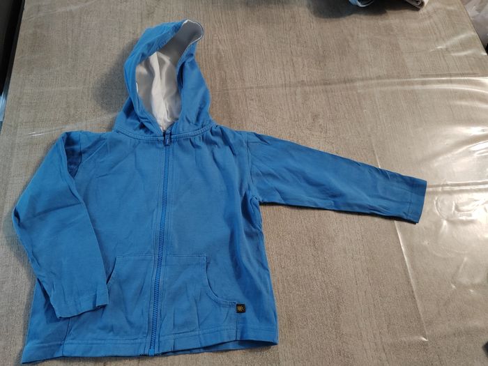 Gilet à capuche