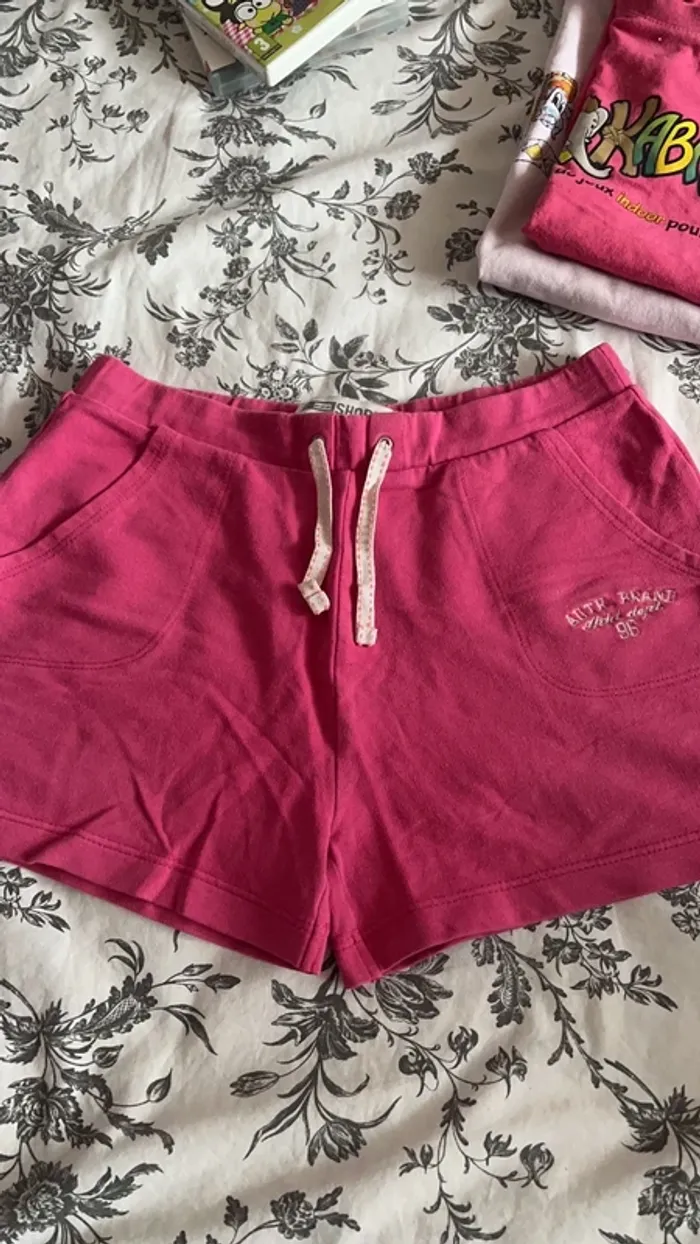 Short rose fille