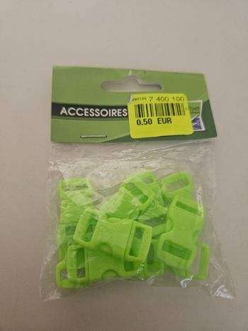 Attaches clips à dégagement latéral 