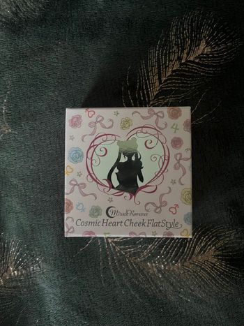 Miracle Romance Cosmic heart cheek flat style