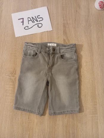 Short gris taille 7 ans