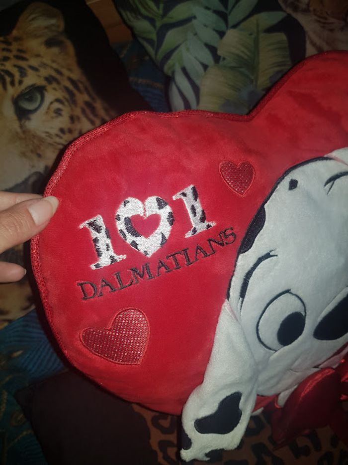 Magnifique coussin forme de coeur amour disney store 101 dalmatiens - photo numéro 2