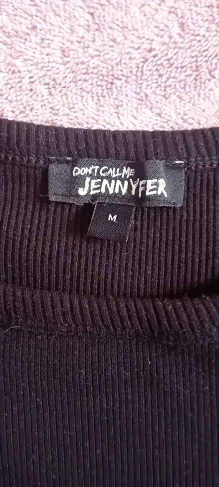 Joli petit pull noir Jennifer taille M en très bon état - photo numéro 3