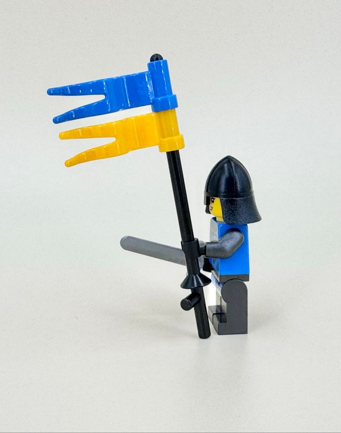 Lego Figurines Castle : Femme Black Falcon, porte-bannières - NEUF - photo numéro 4