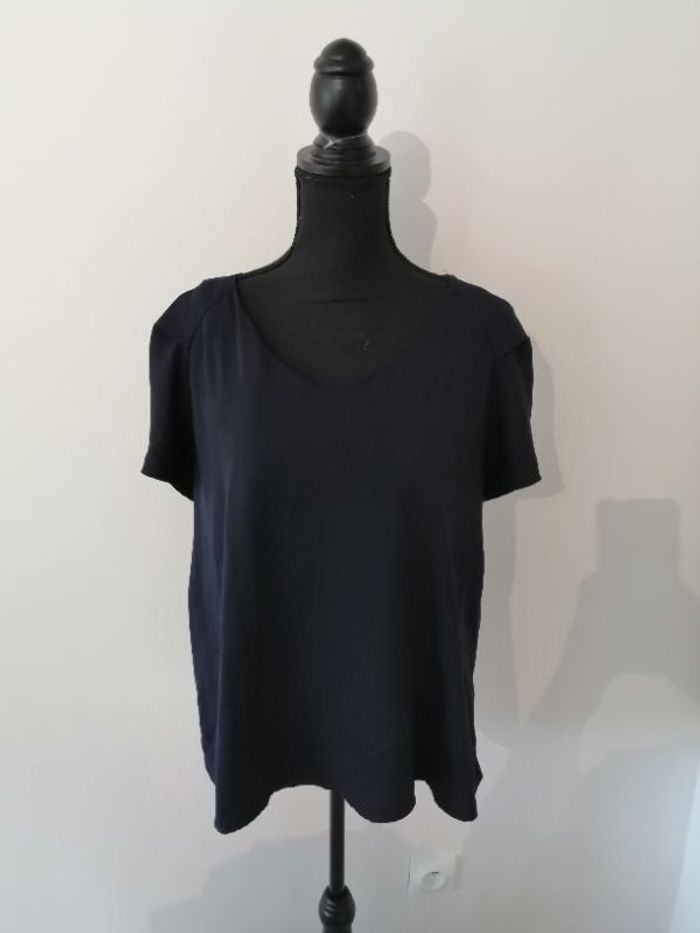 Joli haut bleu marine taille 3