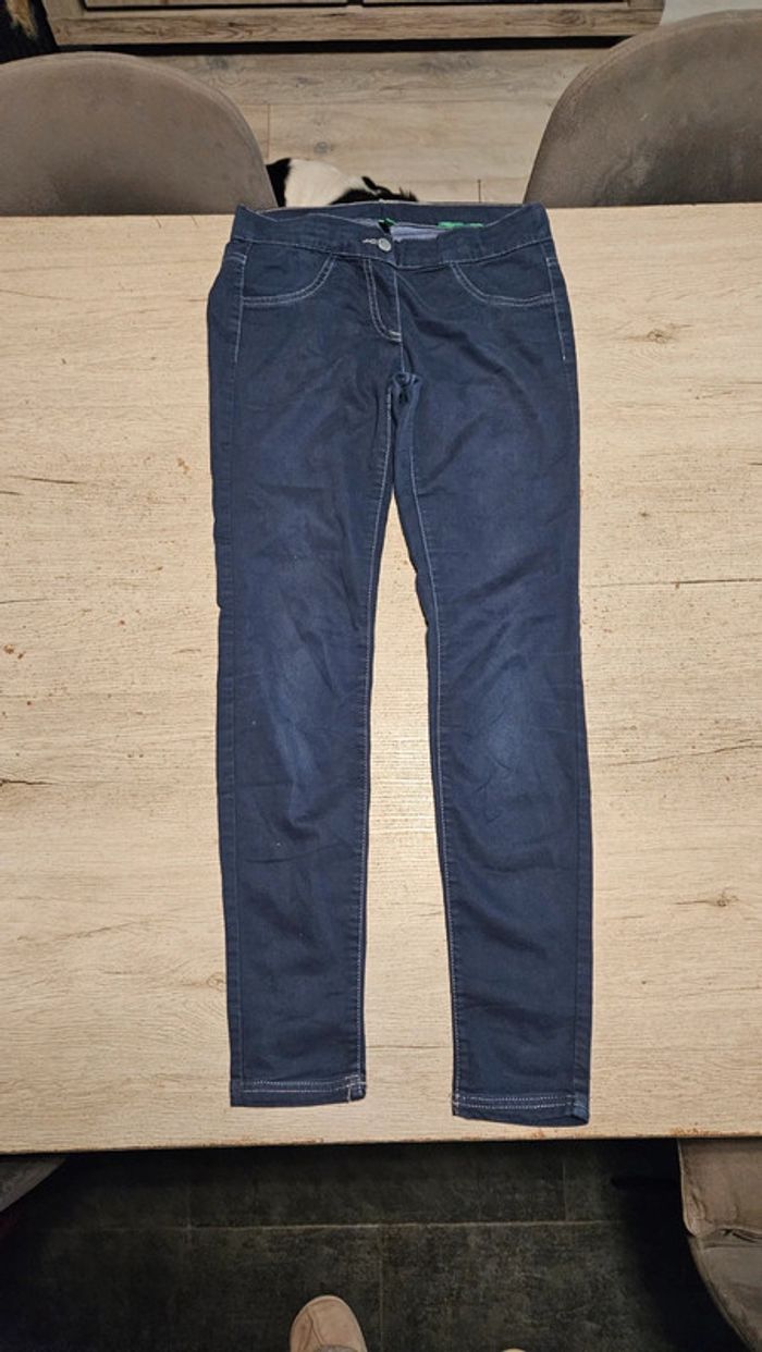 Pantalon bleu tirant sur le mauve, skinny stretch, Benetton, taille 11/12 ans, très peu mis - photo numéro 3
