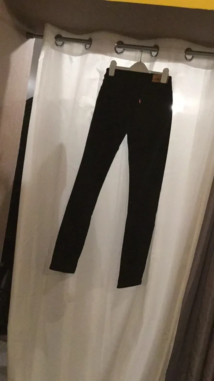 Jean levi‘s taille 25*32 - photo numéro 4
