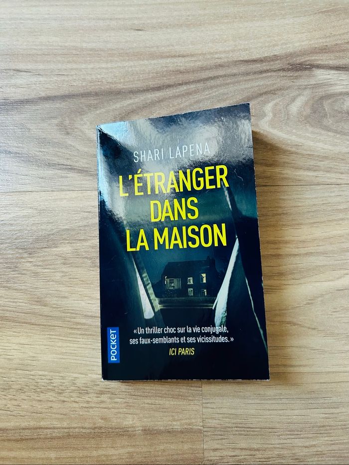 Livre de Shari Lapena «L’étranger dans la maison»