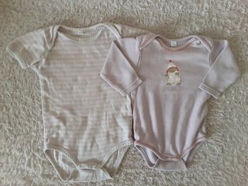 Lot bodies 6 et 9 mois