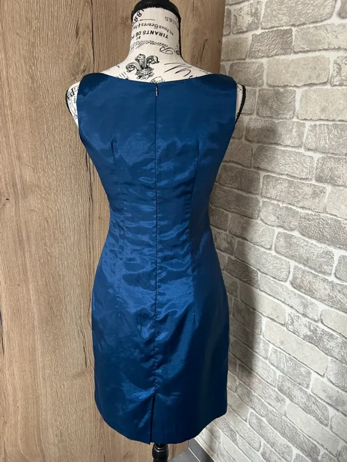 Robe satinée bleue marine taille 34 - photo numéro 3