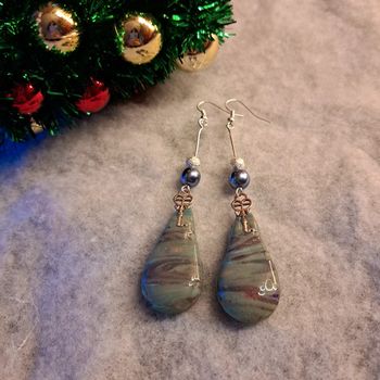 Boucles d'oreilles pendante avec pâte polymere multicolore