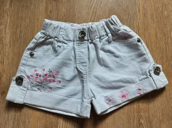 Short fille