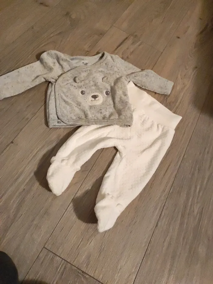 Ensemble pyjama 2 pièce c&a mixte 3 mois