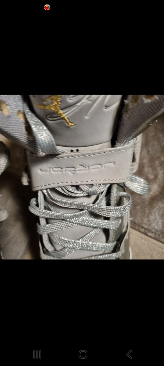 superbe baskets JORDAN taille 37 . 5 - photo numéro 3