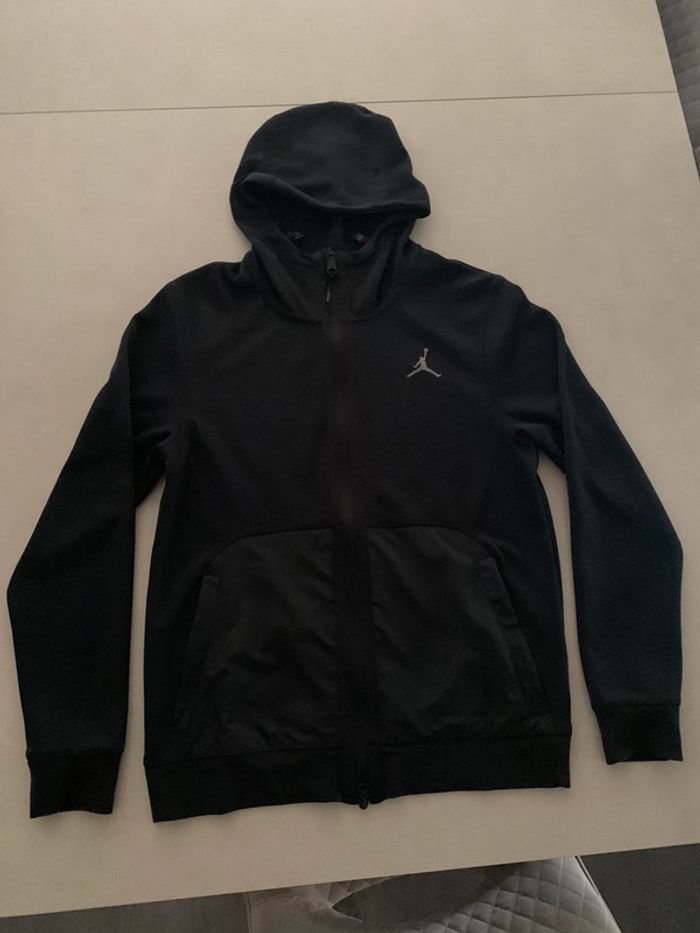Veste noire à capuche Jordan taille S avec poches zipées comme neuve
