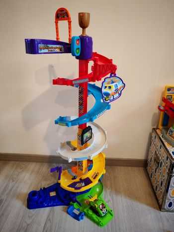 Méga circuit spirales tut tut bolide