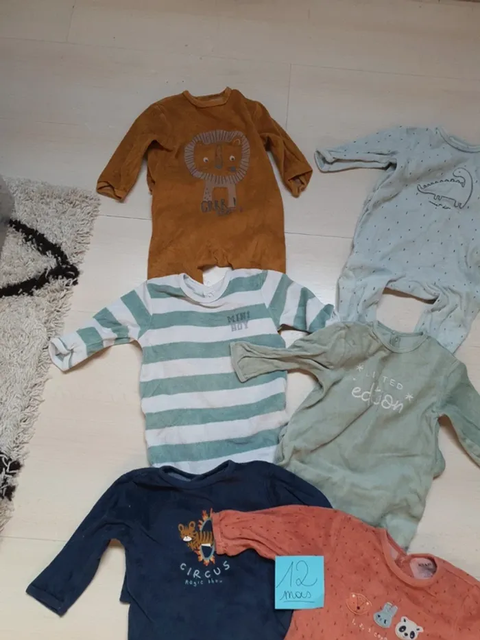 Lot de 7 pyjamas velours 12 mois - photo numéro 2