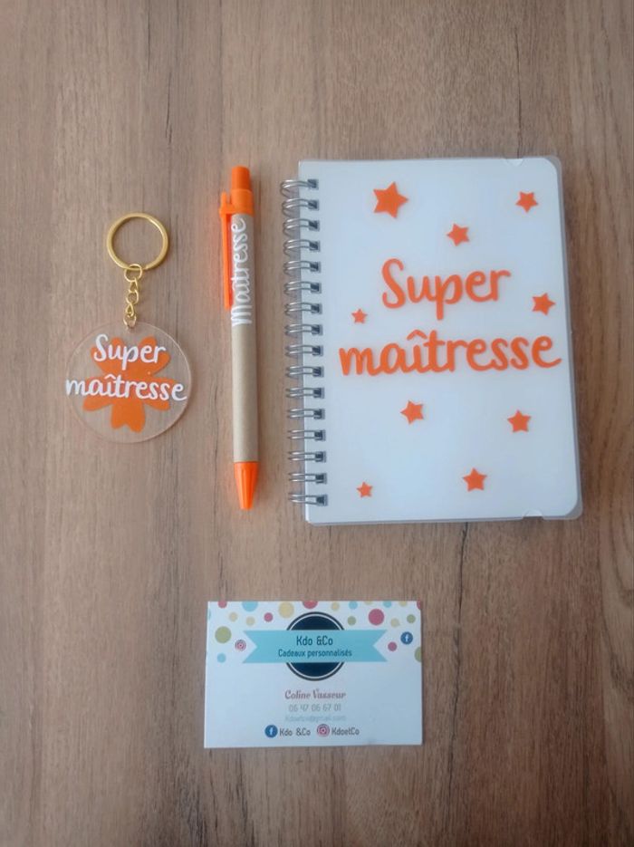 Ensemble carnet stylo et porte-clé super maîtresse