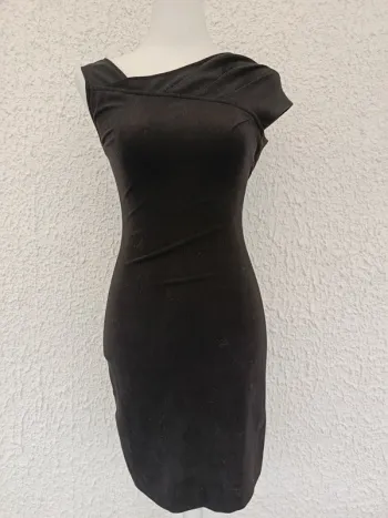 Petite robe noire asymétrique sans manches Kookaï taille 34