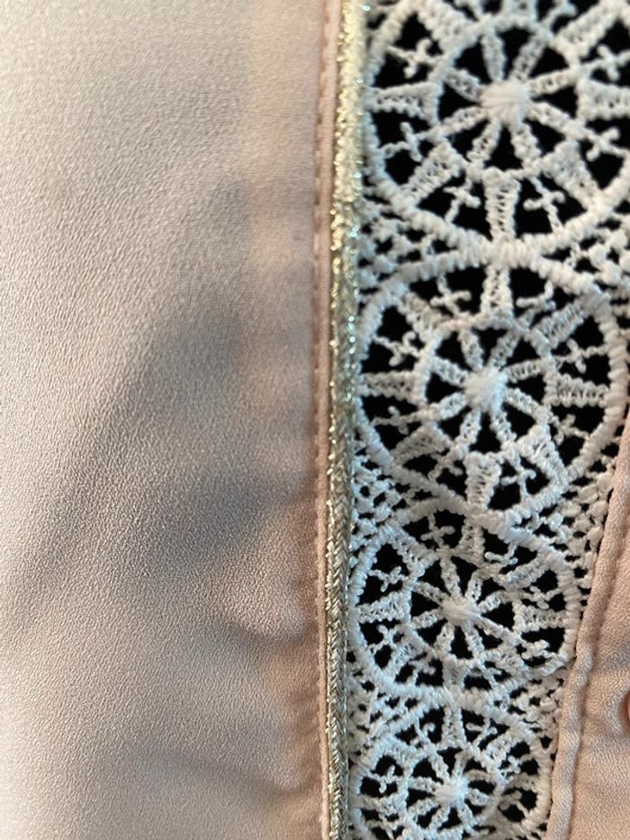 Chemise Queens beige clair avec broderies taille S - photo numéro 8