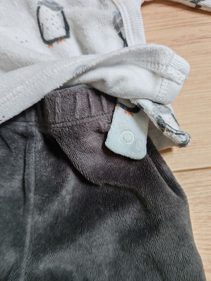 Pyjama motif pingouin 2 pièces Kiabi  1 mois 🌸 - photo numéro 4