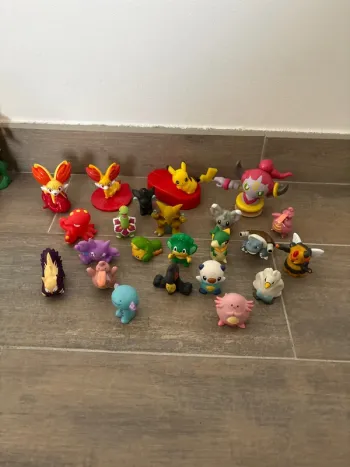 Lot de 23 Pokémon Nintendo bon et très bon état