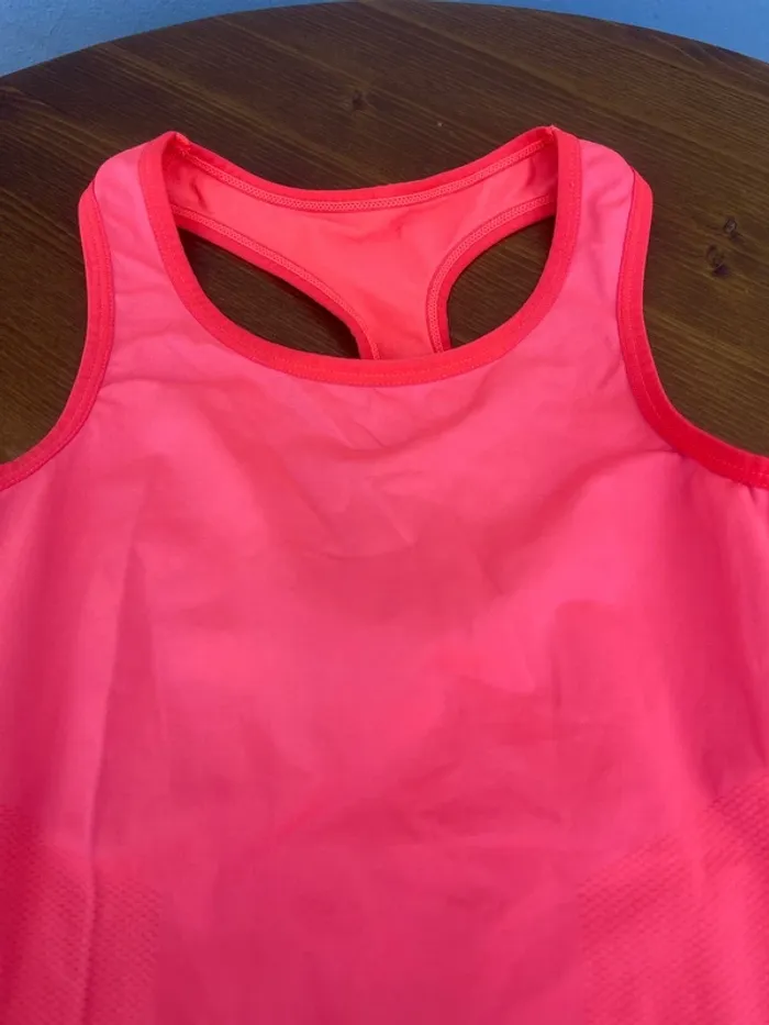 Débardeur de sport taille 12/14 - photo numéro 3