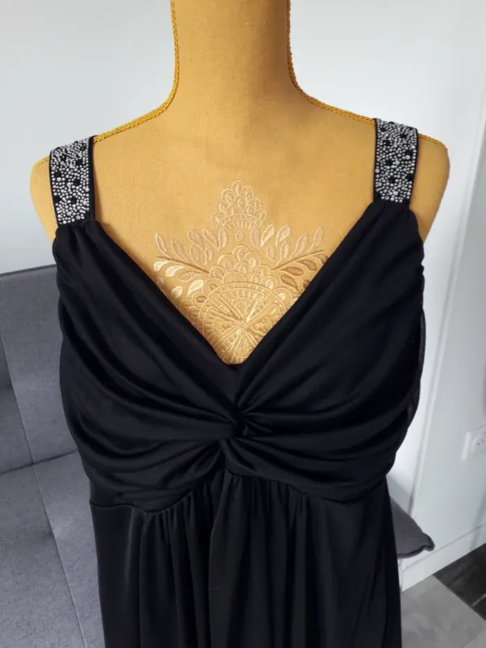 Robe noire en voile - photo numéro 4