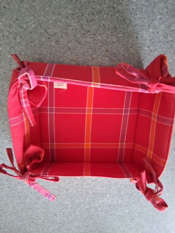 Corbeille tissu carré rouge