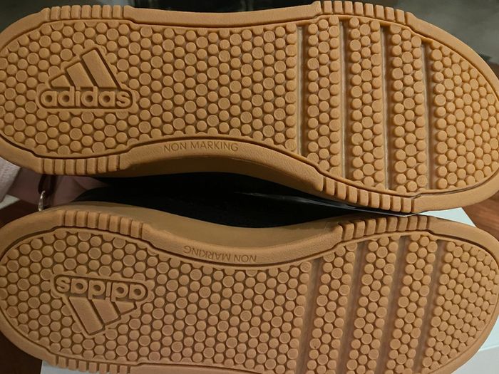 Baskets Adidas training pointure 38,5 - photo numéro 5