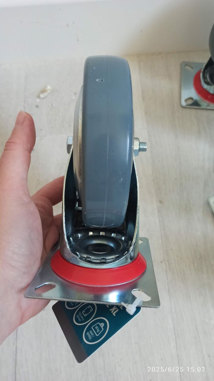 6 grosses roues pivotantes avec freins - photo numéro 5