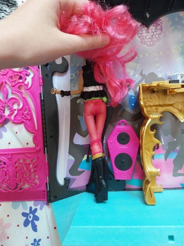 Monster High 13 Wishes Souhaits Room Party Discothèque et poupée Howleen Wolf - photo numéro 9