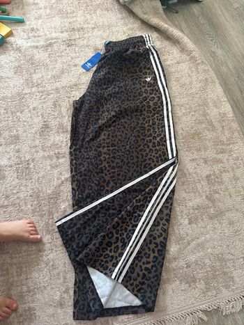 Pantalon adidas léopard à jambes larges taille XL