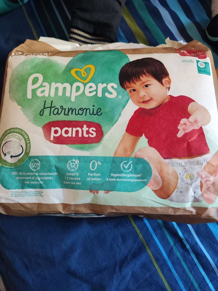 Couches Pampers harmonie pants taille 4 (9-15kg)