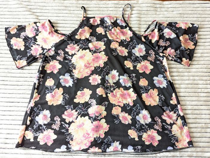 haut à épaules dénudées – motif floral - photo numéro 9