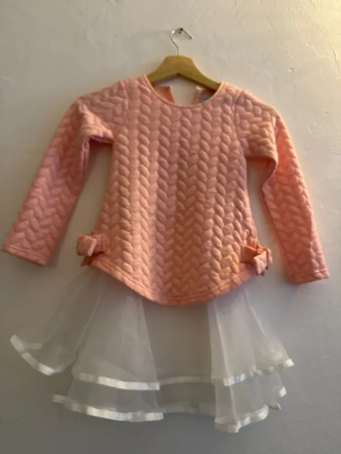 Pull rose 8 ans avec tulle neuf