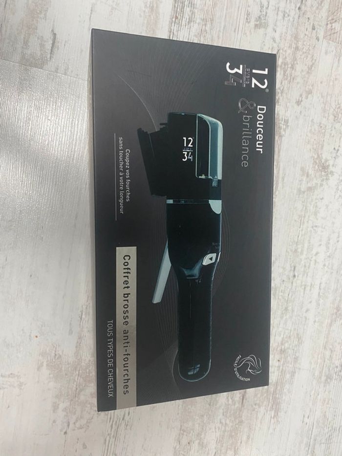 Coupe fourches cheveux servi une fois