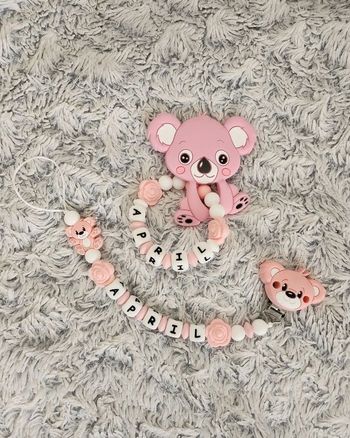 Ensemble attache tétine et anneau de dentition