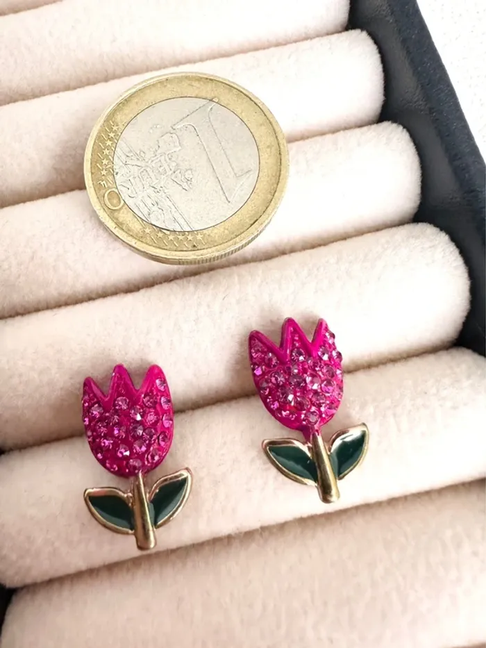 🌷 Boucles d’oreilles Betsey Johnson – Tulipes roses strassées 💖 - photo numéro 2