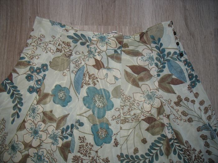 JUPE COURTE VOILE KAKI A FLEURS "KOOKAI" - TAILLE 1 - n°01 - photo numéro 3