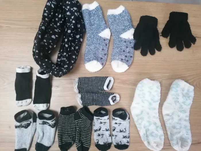 Lot hiver gants / écharpe / chaussettes 31-35 - photo numéro 3