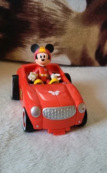 Voiture de Mickey transformable